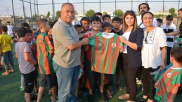 Futbol Kursuna katılan öğrencilere forma