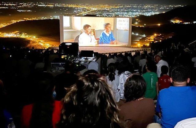 Mardinliler ‘İki Dil Bir Bavul Filmi’ni izledi