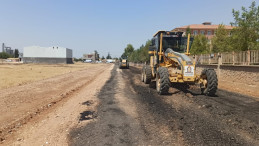 Kızıltepe İpek Mahallesinde caddeler asfaltlanıyor