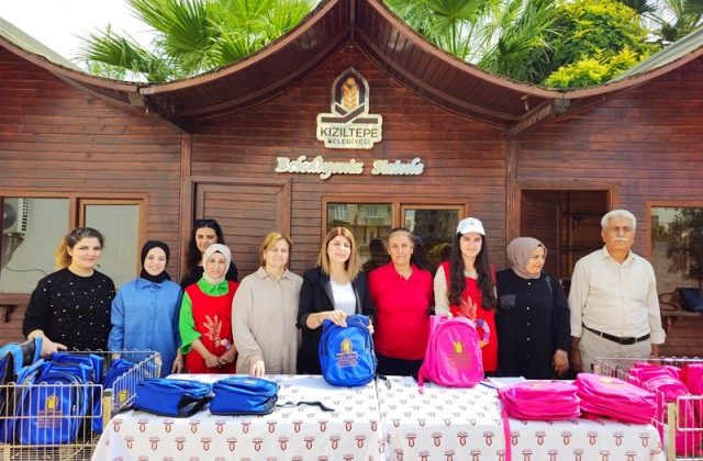 Kızıltepe’de öğrencilere kırtasiye yardımı
