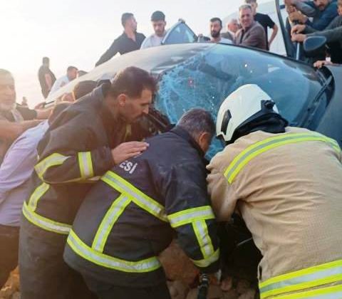 Kamyonet ile otomobil çarpıştı Kamyonet ile otomobil çarpıştı