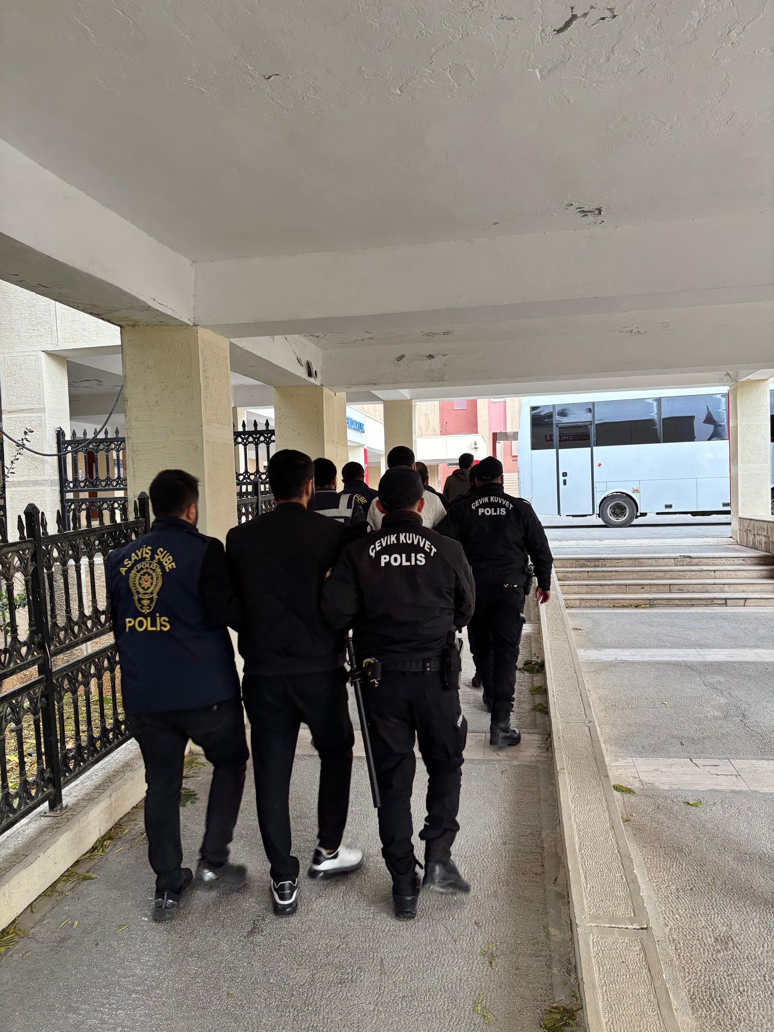 Mardin’de geçtiğimiz Perşembe günü  önünde meydana gelen silahla yaralama olayına
