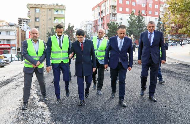 Mardin Büyükşehir Belediyesi, şehir genelinde bozulan yollarda bakım, onarım ve