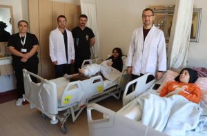Mardin Eğitim ve Araştırma Hastanesinde gerçekleştirilen operasyonla bacak ve kalçalarında