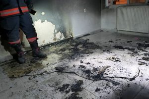Mardin’in Nusaybin ilçesinde bir binanın 4’üncü katında çıkan yangında 2’si