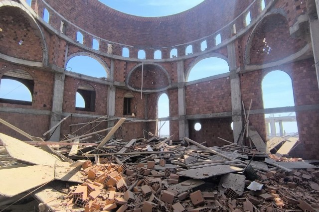 Mardin’in Nusaybin ilçesinde bir camii inşaatının iskelesi çökmesi sonucu 2