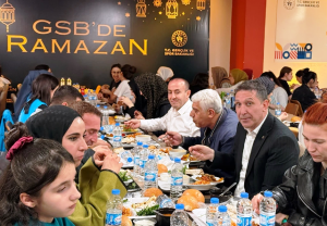 Mardin’de düzenlenen “Üç Kuşak İftarda Buluşuyor” projesi kapsamında, büyükler ve