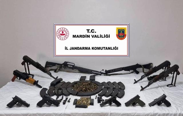 Çok sayıda silah ve mühimmat ele geçirildi