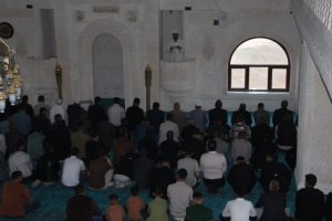 Bayram namazında Gazze için dualar edildi Mardin’de Müslümanlar, Ramazan Bayramı’nı
