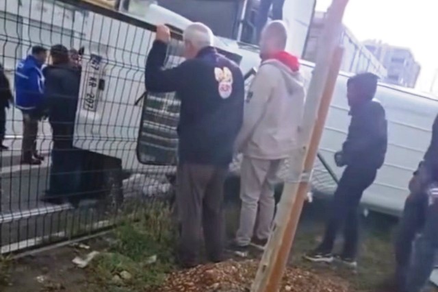 Mardin’in Kızıltepe ilçesinde hafif ticari aracın tır ile çarpışıp yan