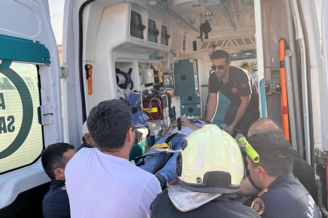Mardin’in Artuklu ilçesinde cip ile hafif ticari aracın çarpıştığı kazada,