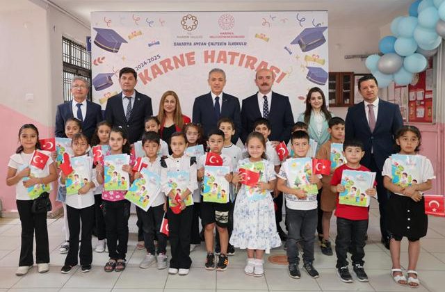 Öğrencilerin karne heyecanı