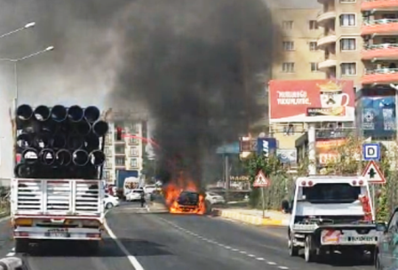 Mardin Girişinde Korkutan Araç Yangını