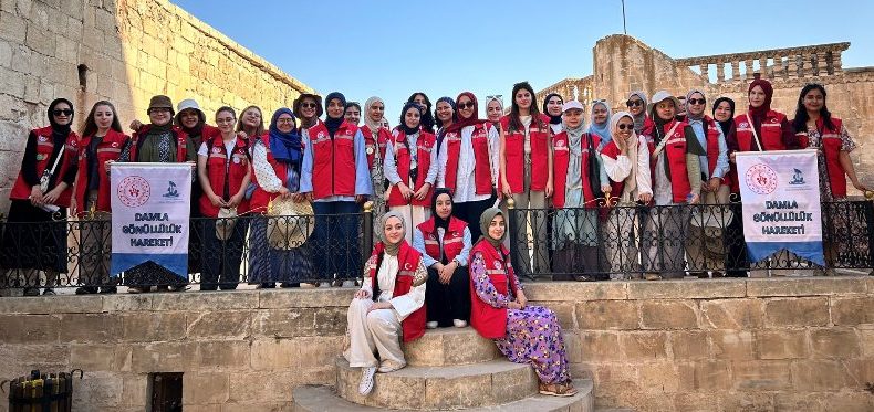 Gençler Damla Gönüllülük Hareketi ile Topluma Katkı Sağlıyor