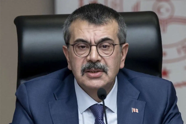 Milli Eğitim Bakanı Yusuf Tekin, okul kıyafetleriyle ilgili yeni düzenlemeleri