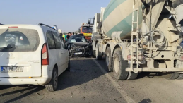  İki araç ile beton mikseri çarpıştı: 2’si ağır 5 yaralı