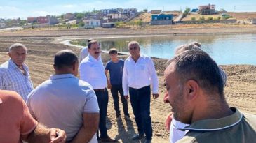 Mazıdağı’nda Kuruyan Gölette Temizlik ve Islah Çalışması