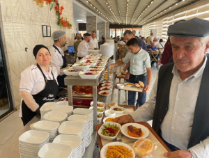 Mardin’de Halk Lokantasında öğrenciler 50, yetişkinler 100 liraya 4 çeşit