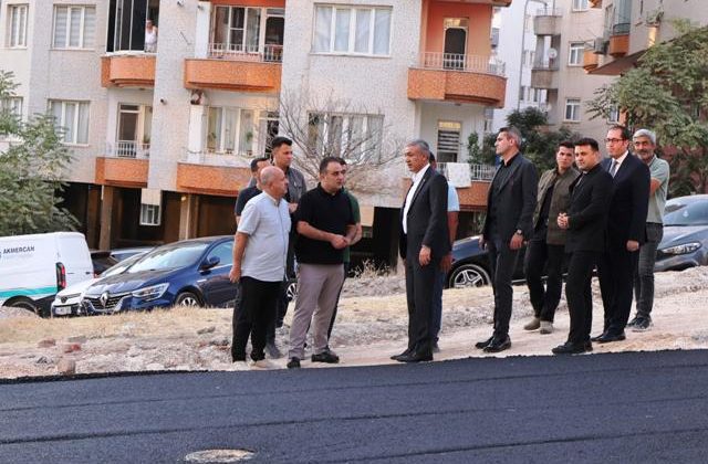 Vali Akkoyun, Ravza Caddesi’ndeki Asfalt Çalışmalarını Yerinde İnceledi