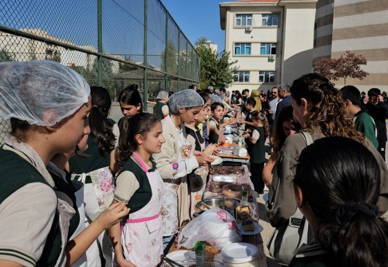 Mardin’de ortaokul öğrencilerden Gazze yararına kermes