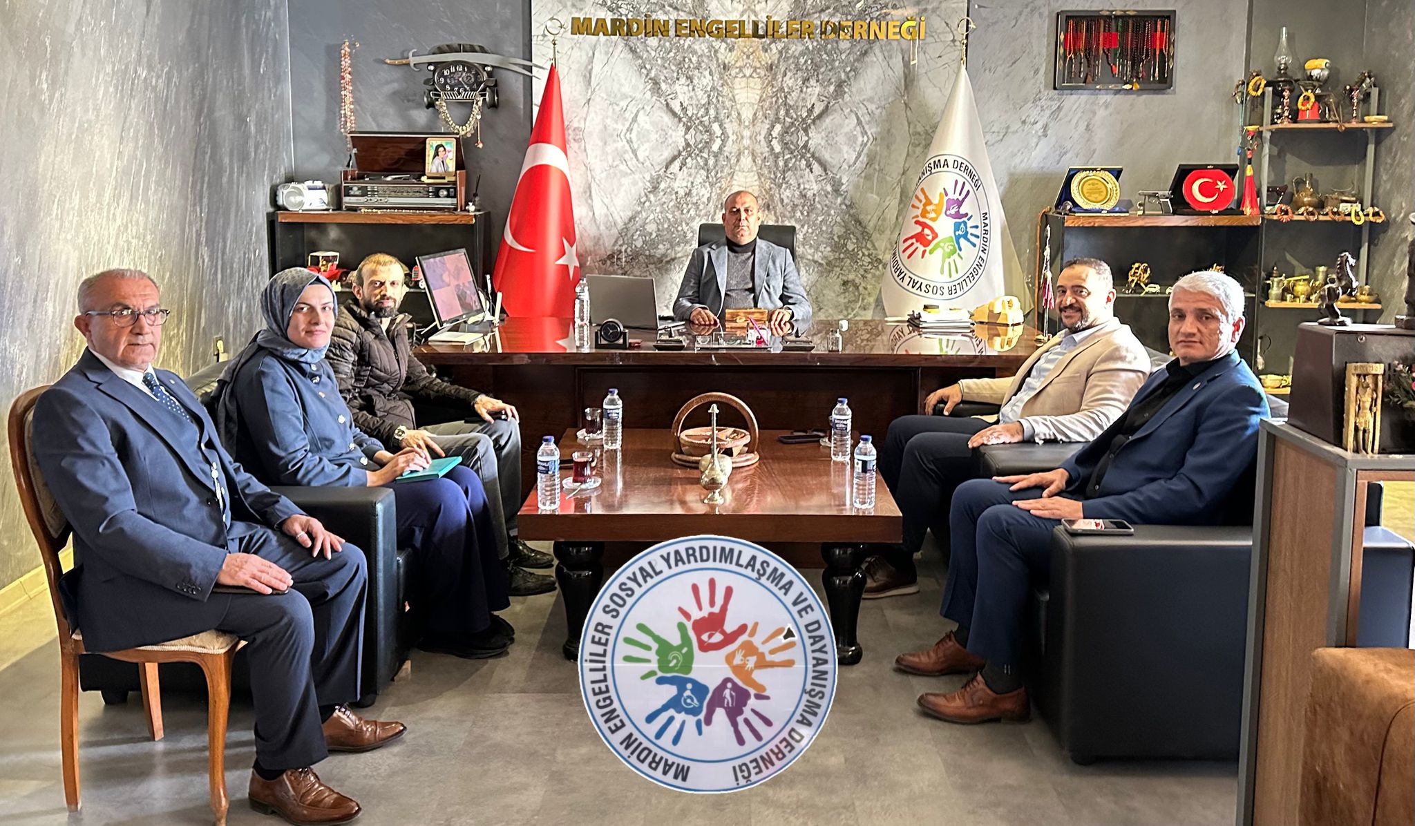Mardin Büyükşehir Belediyesi Kent Estetiği Daire Başkanı Seçkin Mataracı, beraberinde
