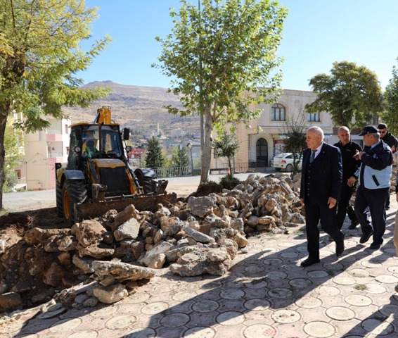 Mardin’in Yeşilli ilçesinde belediye tarafından başlatılan kapsamlı çalışmalar aralıksız sürüyor.