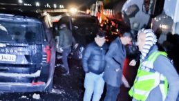 Vide -7 araç kayganlaşan yolda zincirleme kazaya karıştı