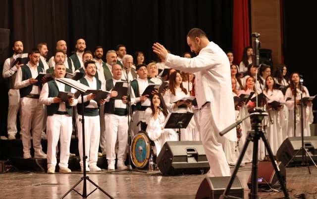 Mardin’de Diller ve Dinler Korosu Gönülleri Mest Etti