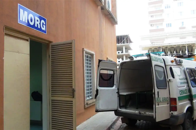 Mardin’in Kızıltepe ilçesinde ortağı olduğu oto yıkamacıda minibüsünü yıkayan şoför