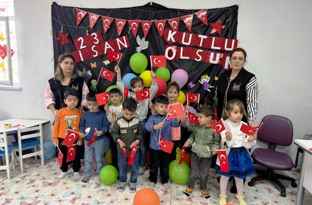 Mardin’de 23 Nisan Coşkusu Çocuklarla Paylaşıldı
