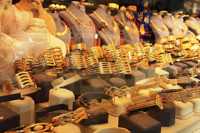 Altın fiyatları haftayı düşüşle açtı