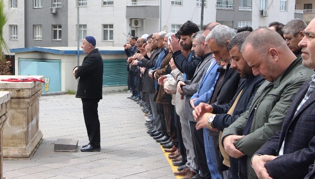 Okulda hayatını kaybedenler için gıyabi cenaze namazı kılındı