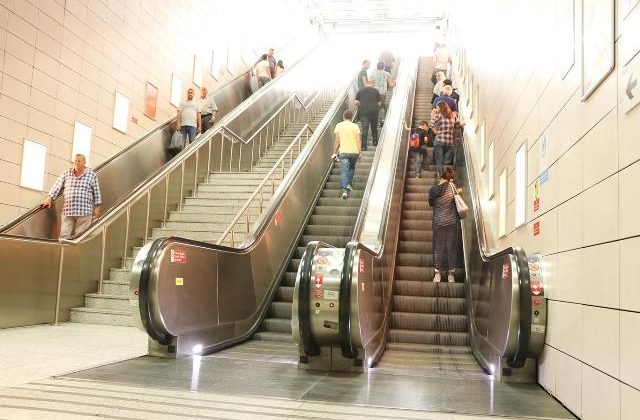 Mardin’de yürüyen merdivende çocuğun parmağı koptu 