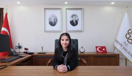 Vali Koltuğuna Minik Ela Naz Oturdu