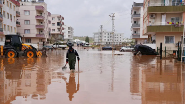 Sağanak yağış sele neden oldu