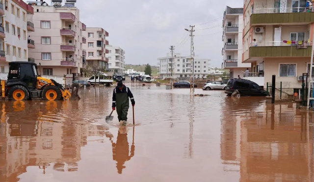 Sağanak yağış sele neden oldu