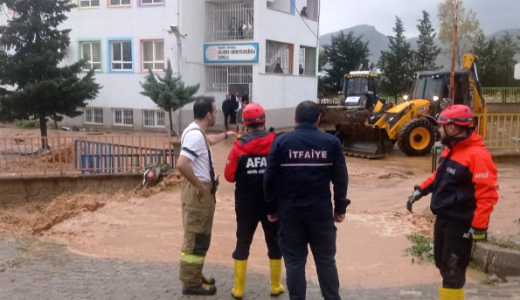 Mardin’de yağıştan okulda mahsur kalan 75 öğrenci tahliye edildi