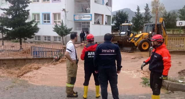 Mardin’de yağıştan okulda mahsur kalan 75 öğrenci tahliye edildi