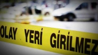 Mardin’in Derik ilçesinde evin avlusunda bulunan aracın geri manevra yaptığı