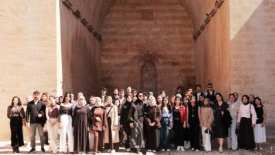 Mardin Artuklu Üniversitesi tarafından Kasımiye Medresesi’nde düzenlenen etkinlikte sağlık turizmi