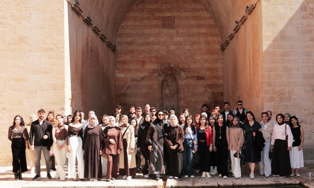 Mardin Artuklu Üniversitesi tarafından Kasımiye Medresesi’nde düzenlenen etkinlikte sağlık turizmi