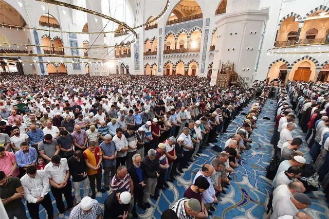 Kurban Bayramı namazı Ankara’da 05.59, İstanbul’da 06.12, Diyarbakır’da 05.34 ve