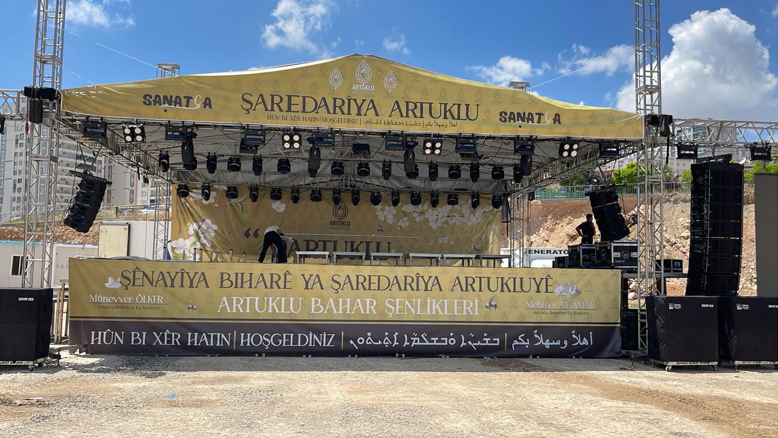 Artuklu Belediyesi tarafından Bahar Şenlikleri kapsamında düzenlenecek Koma Amed konseri