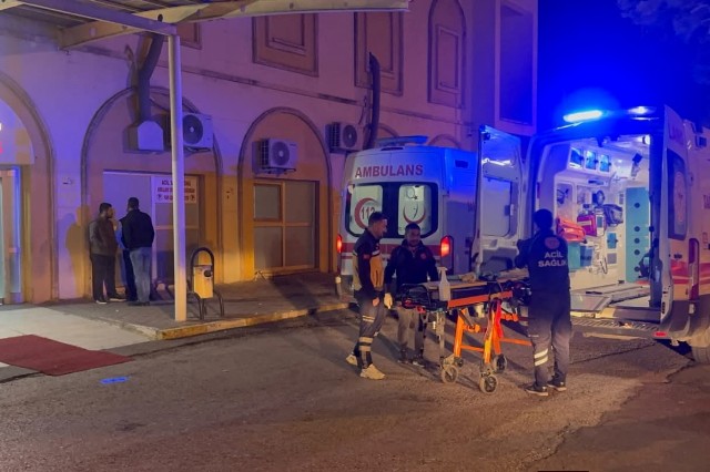 Mardin’in Midyat ilçesinde iki grup arasında çıkan bıçaklı kavgada ağır
