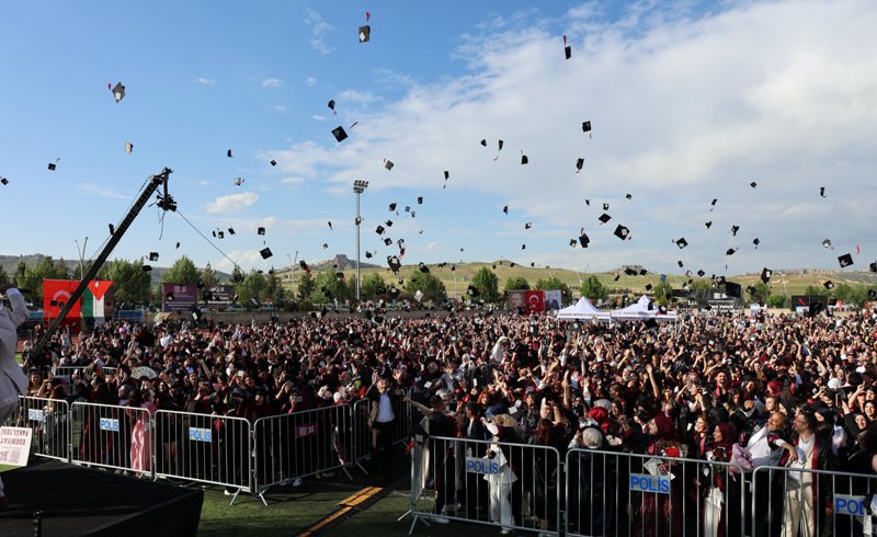 Mardin Artuklu Üniversitesi (MAÜ) 2025-2026 Akademik Yılı Mezuniyet Töreni, öğrenciler