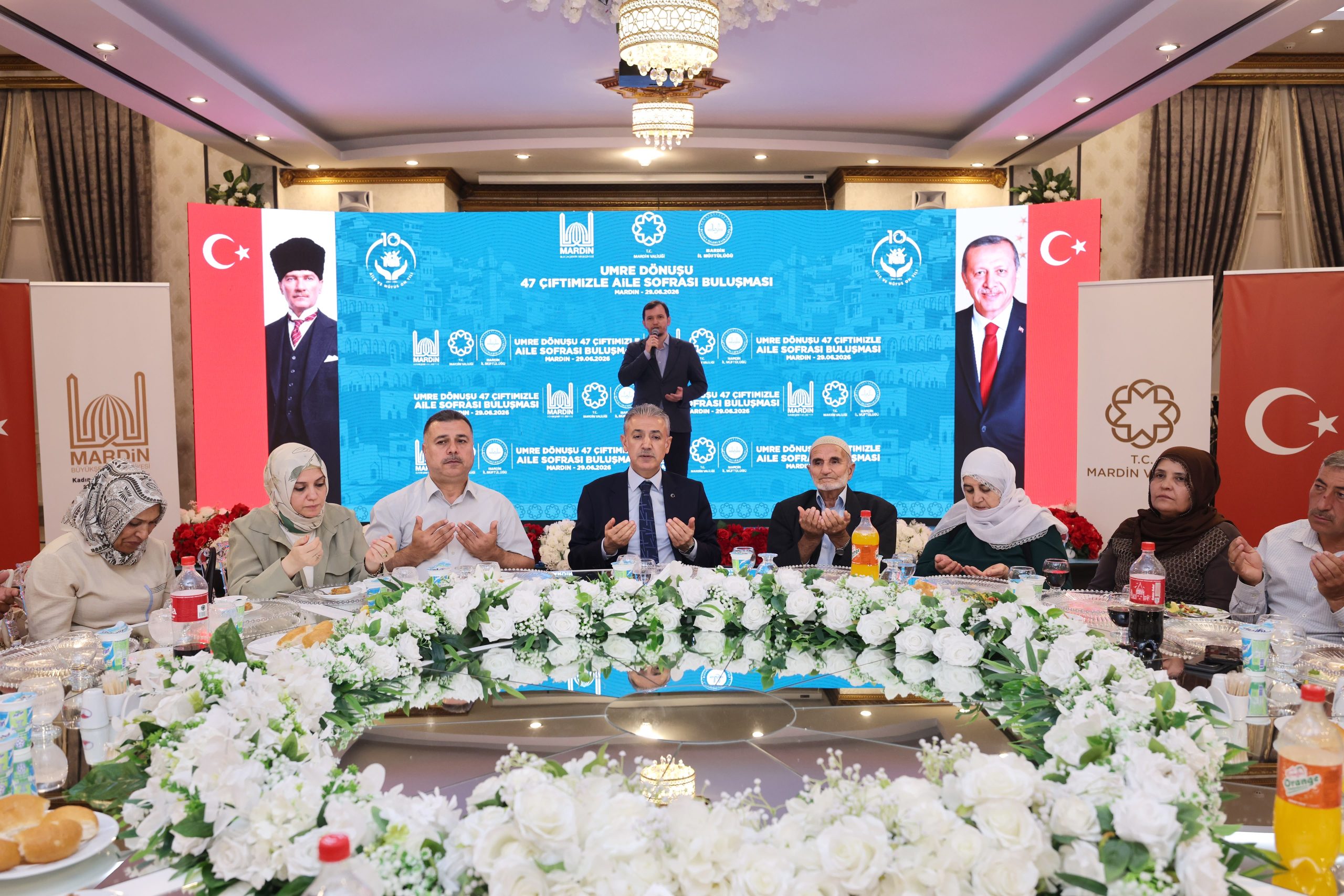 Mardin’de Aile Yılı kapsamında Umre ibadetini tamamlayan 47 çift için
