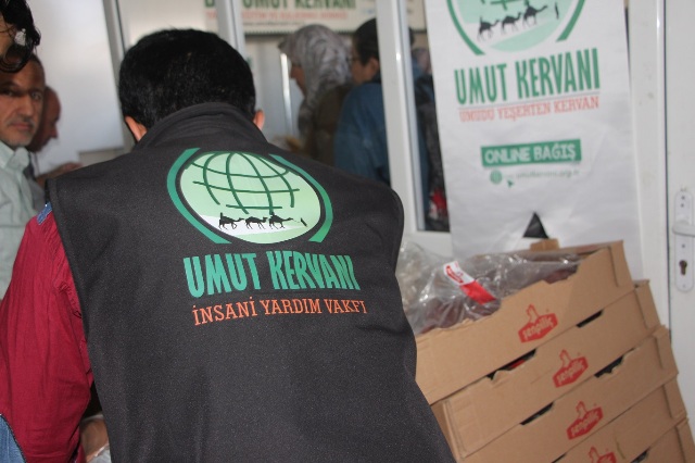 Umut Kervanı Mardin Derneği tarafından kentte ikamet eden yetim ve