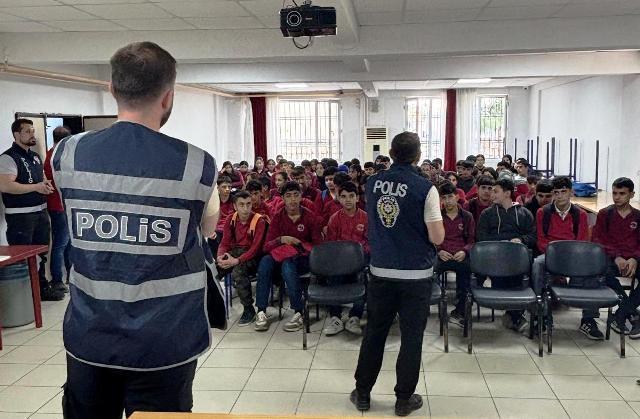 Mardin İl Emniyet Müdürlüğü, gençlerin bilinçli ve güvenli bireyler olarak