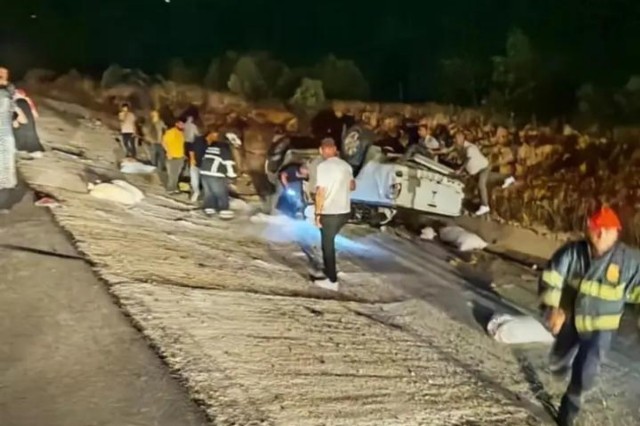 Mardin’in Ömerli ilçesinde takla atan hafif ticari aracın sürücüsü E.