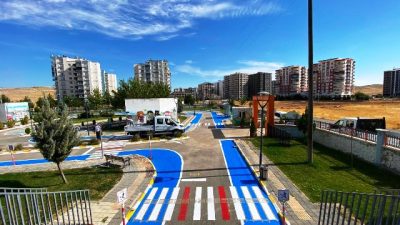 Mardin Büyükşehir Belediyesi, çocukların trafik kurallarını küçük yaşta öğrenmeleri ve